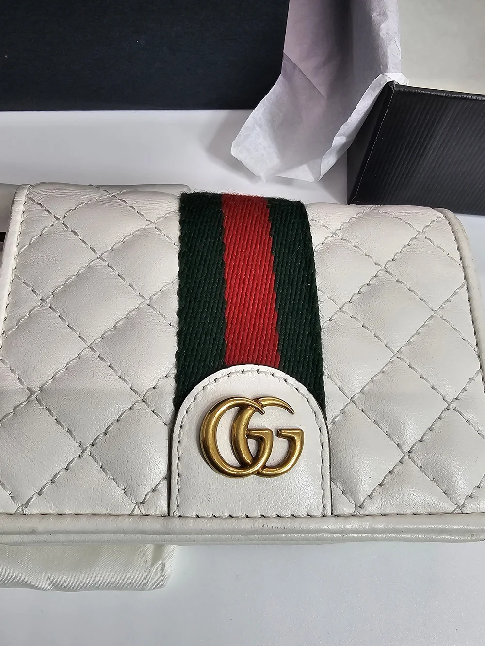 Gucci White Quilted Mini Wallet with Gold Accent - Picture 2 of 16